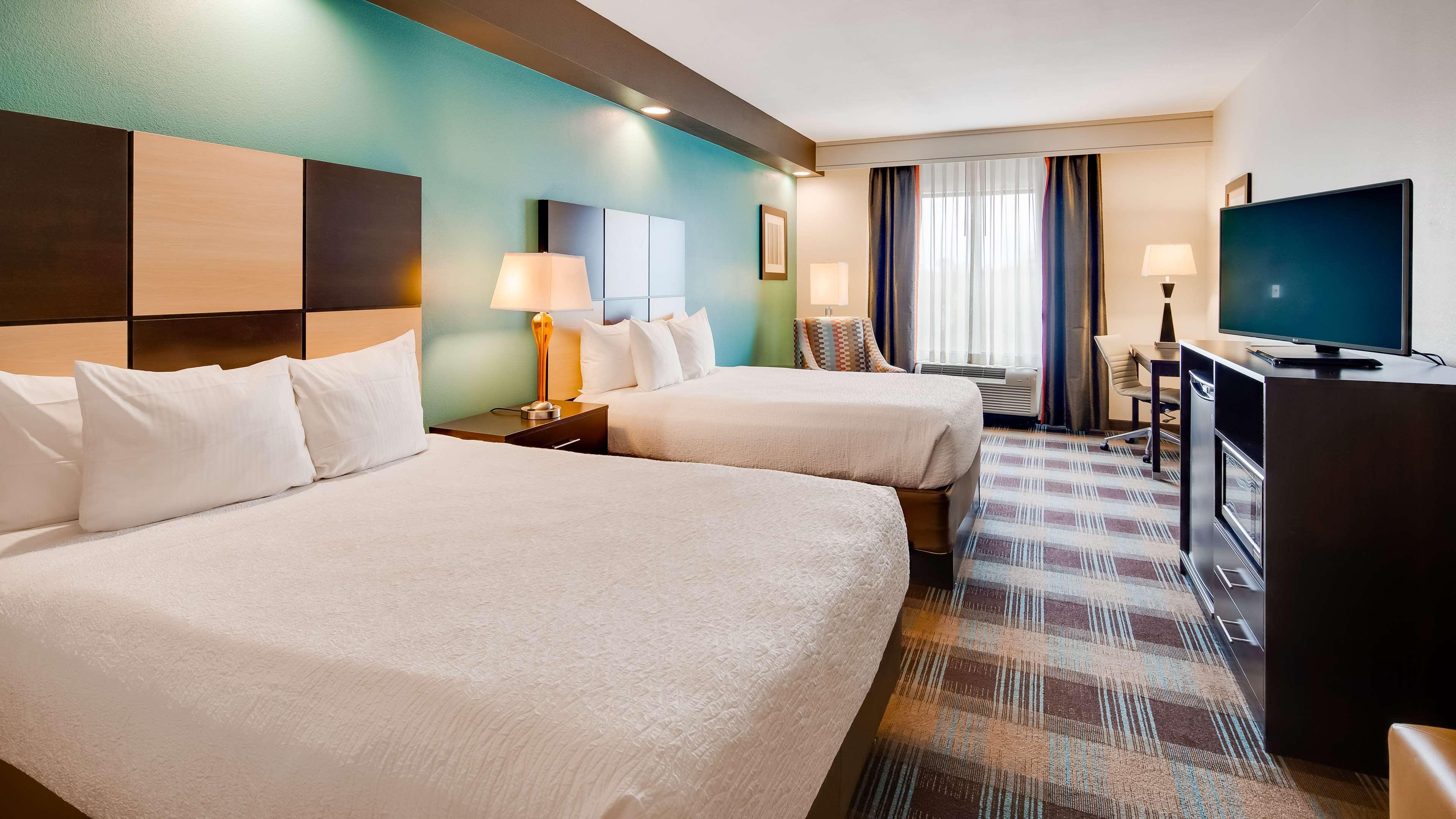 Best Western Plus Atrium Inn & Suites Кларксвилл Экстерьер фото