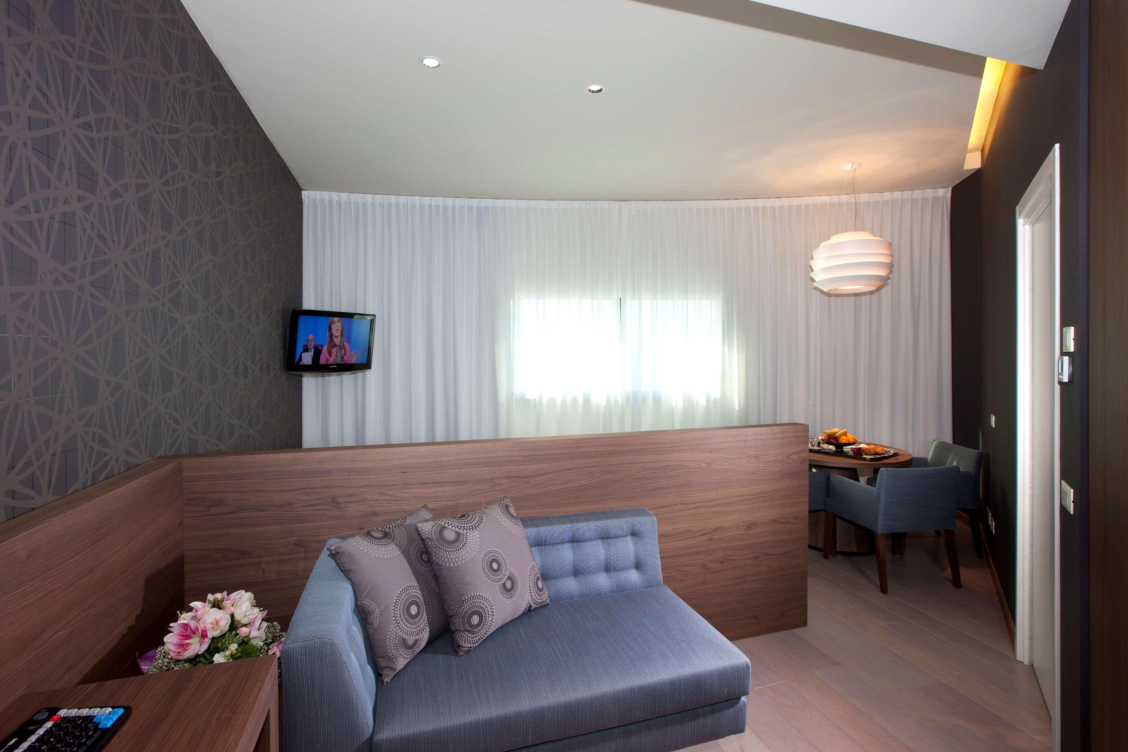 Best Western Plus Atrium Inn & Suites Кларксвилл Экстерьер фото
