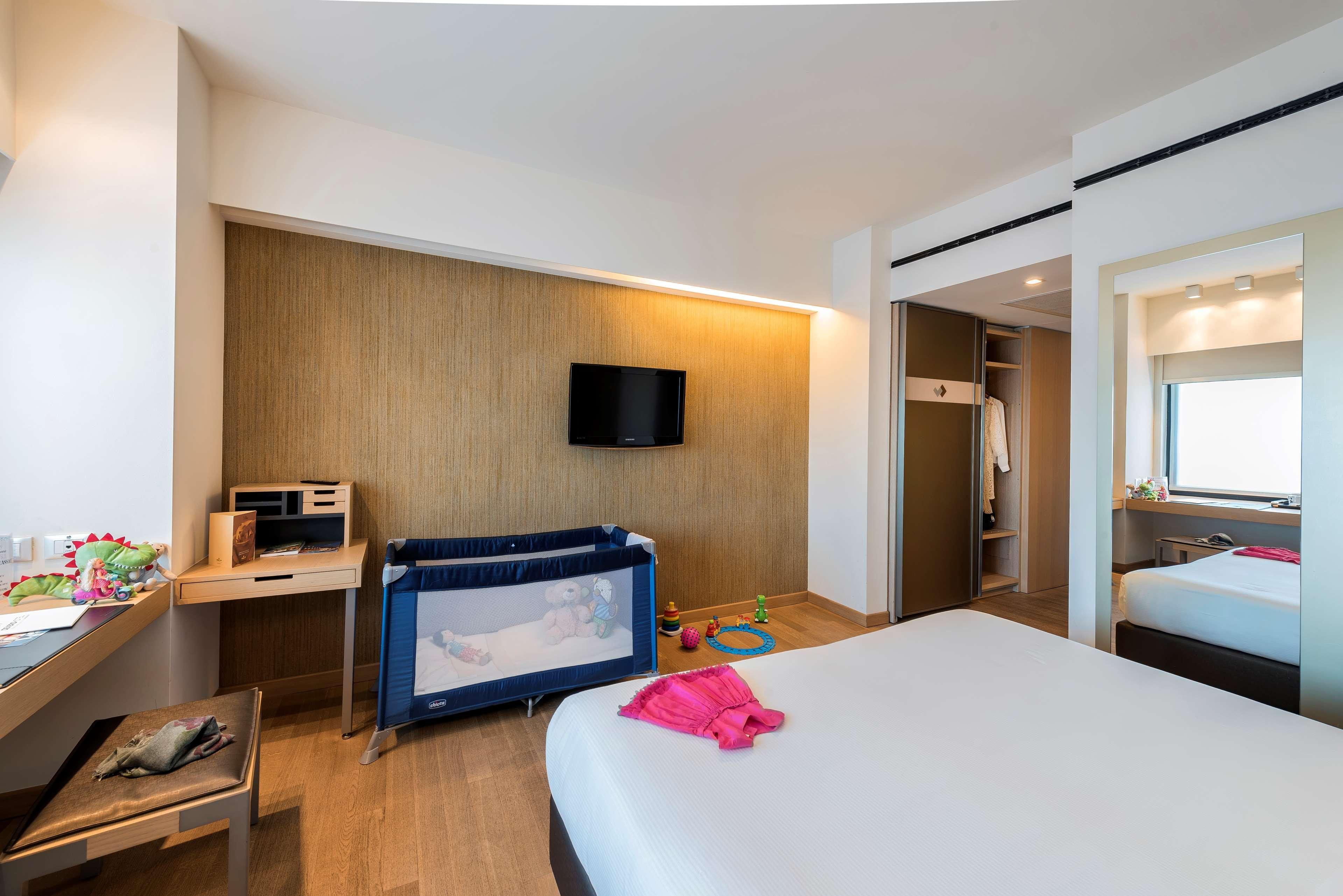 Best Western Plus Atrium Inn & Suites Кларксвилл Экстерьер фото