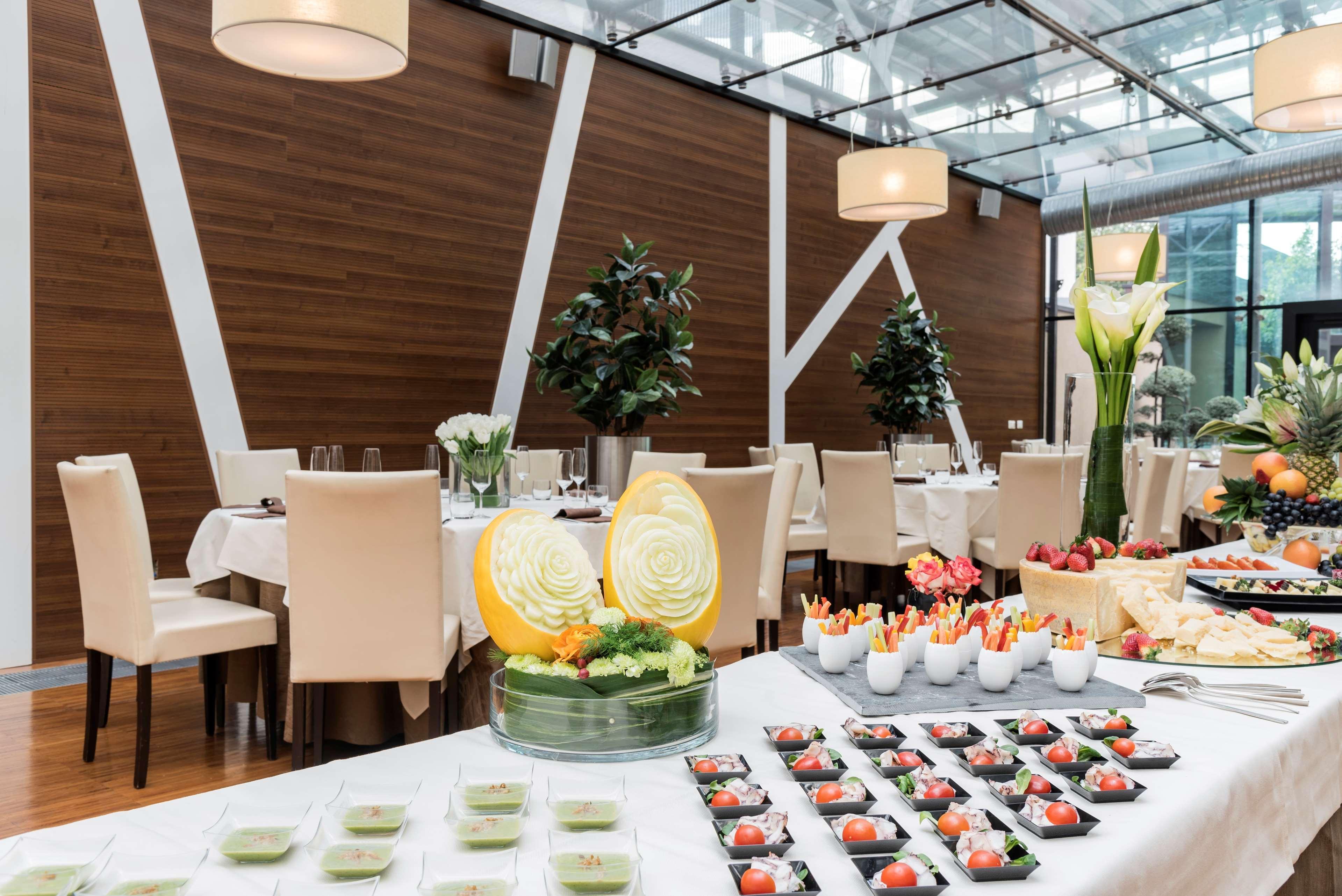 Best Western Plus Atrium Inn & Suites Кларксвилл Экстерьер фото