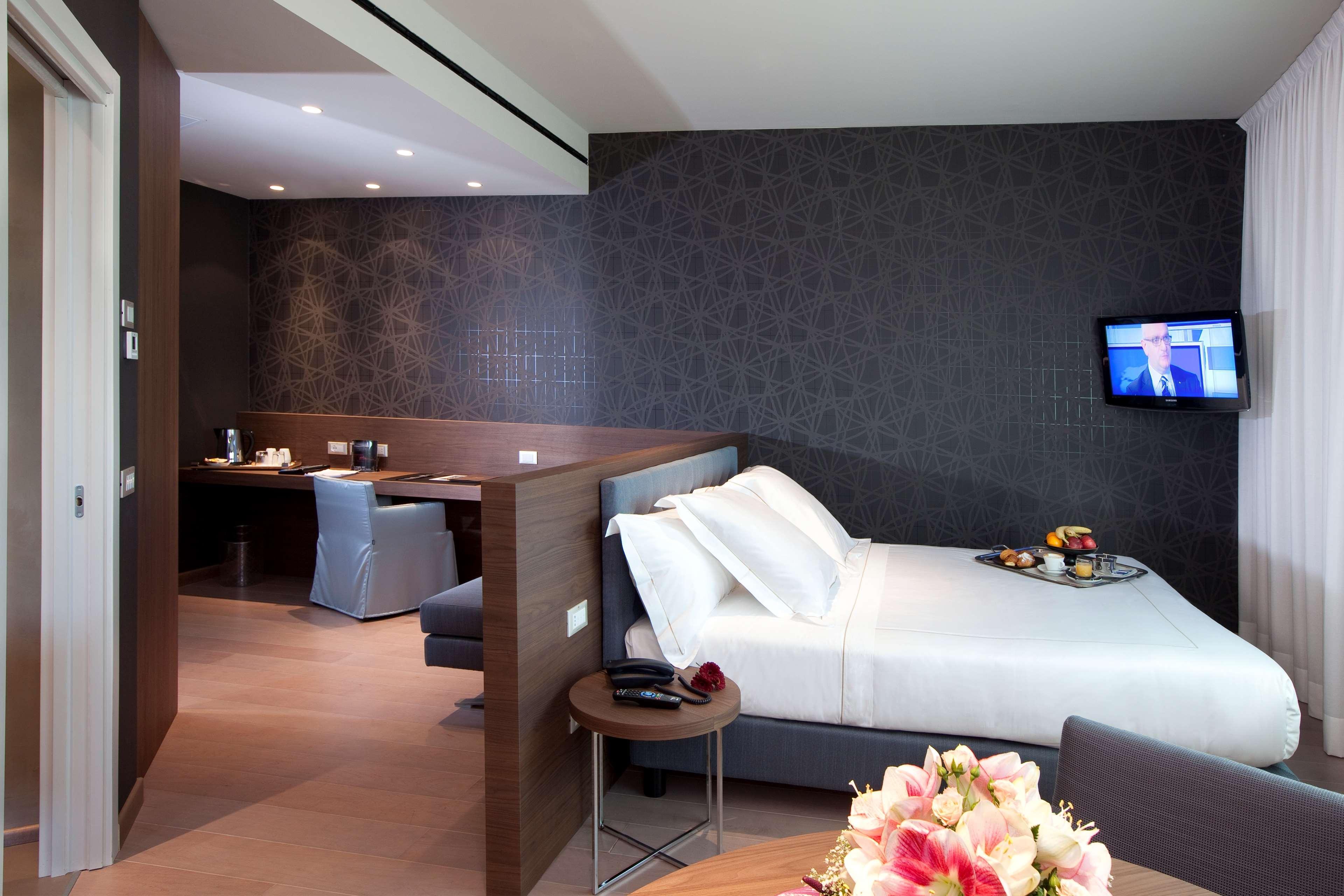 Best Western Plus Atrium Inn & Suites Кларксвилл Экстерьер фото