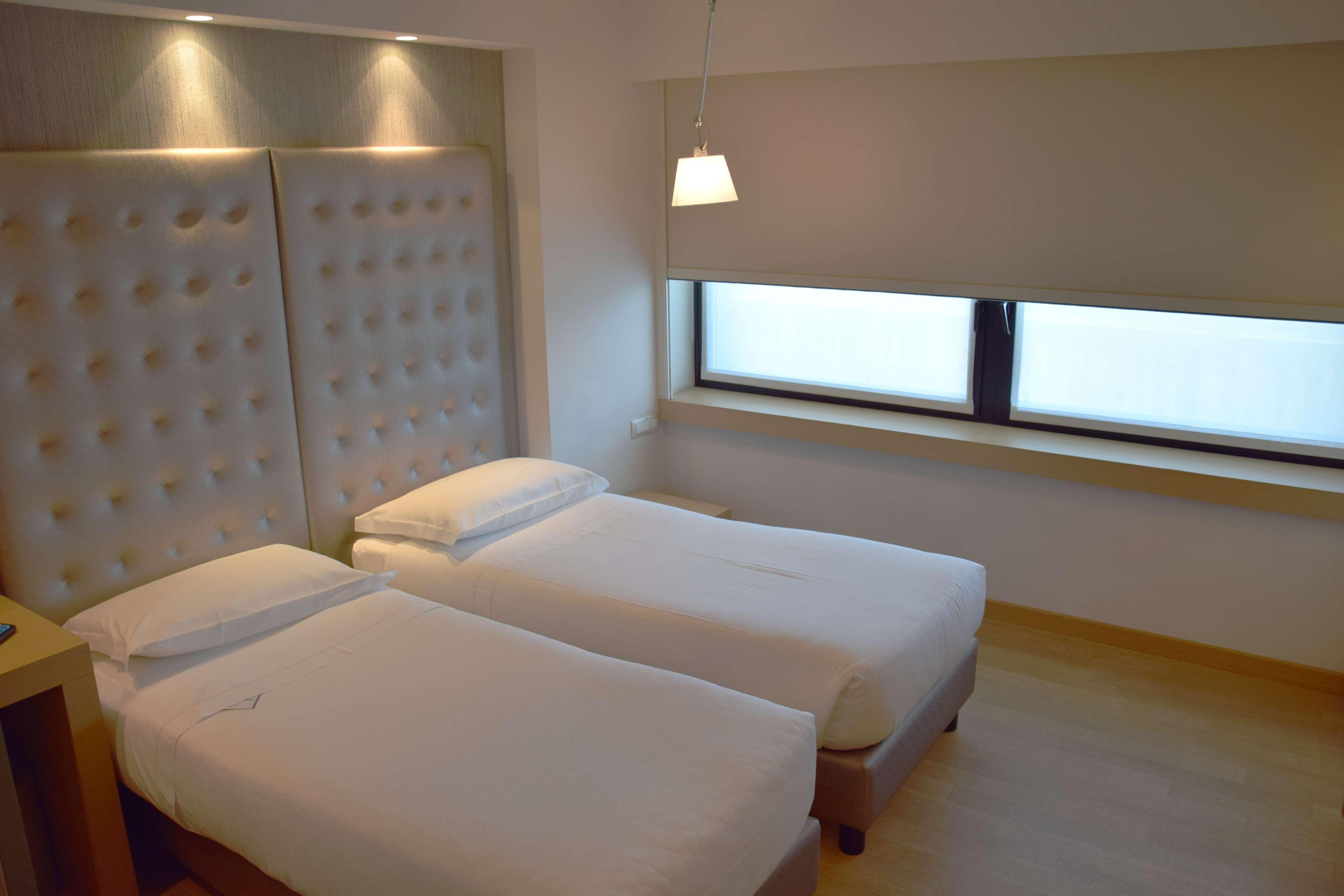 Best Western Plus Atrium Inn & Suites Кларксвилл Экстерьер фото