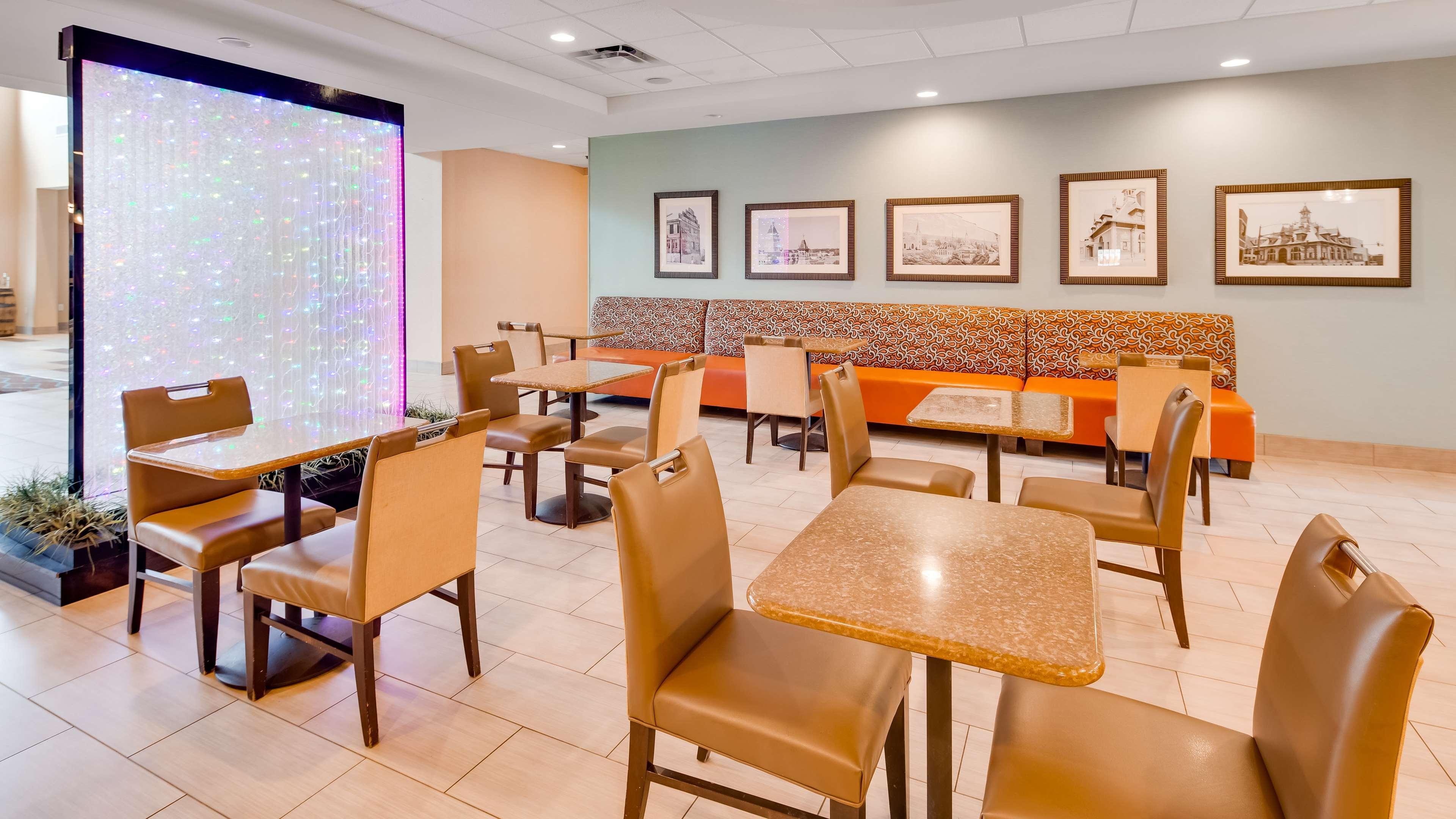 Best Western Plus Atrium Inn & Suites Кларксвилл Экстерьер фото