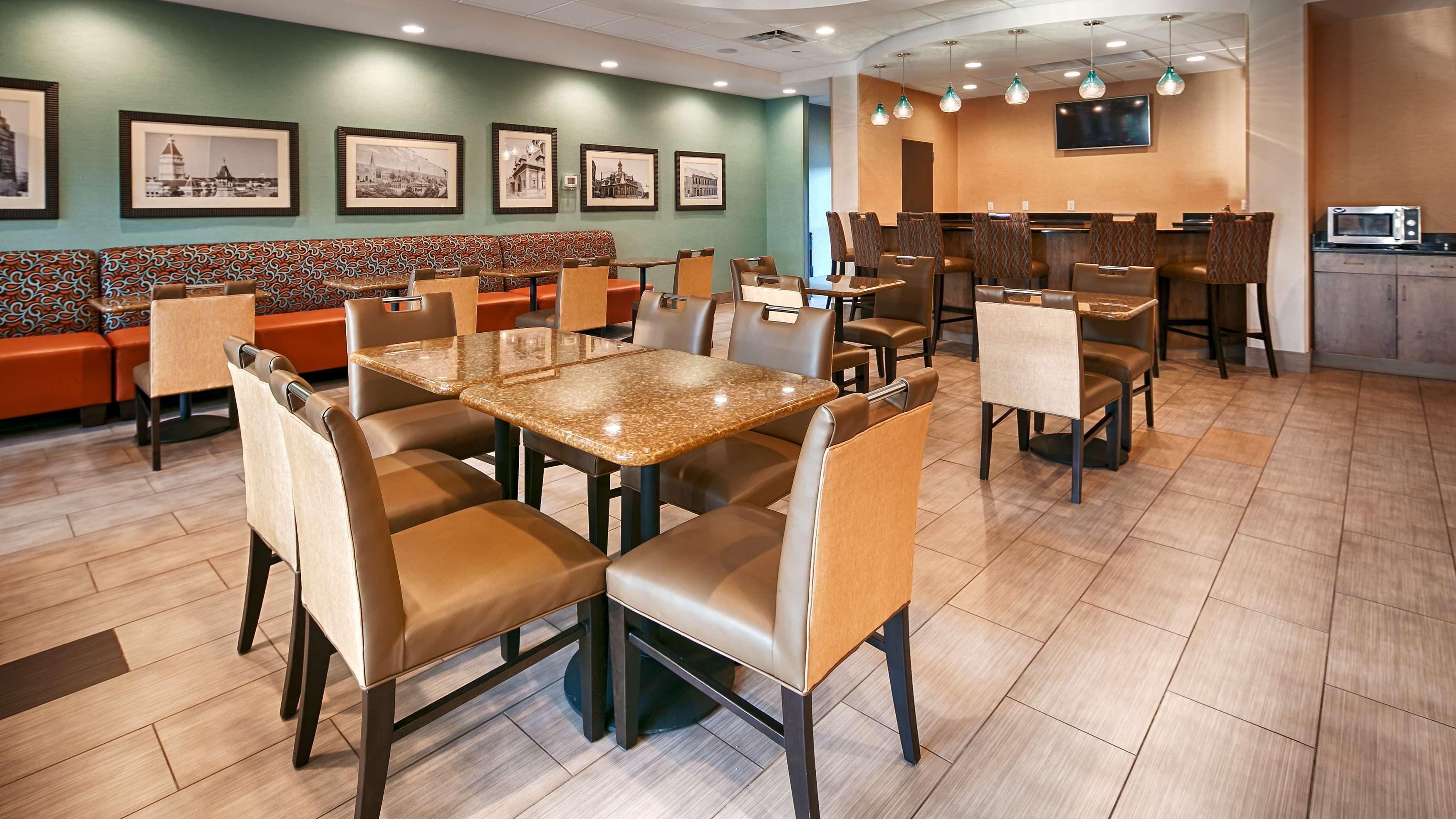 Best Western Plus Atrium Inn & Suites Кларксвилл Экстерьер фото