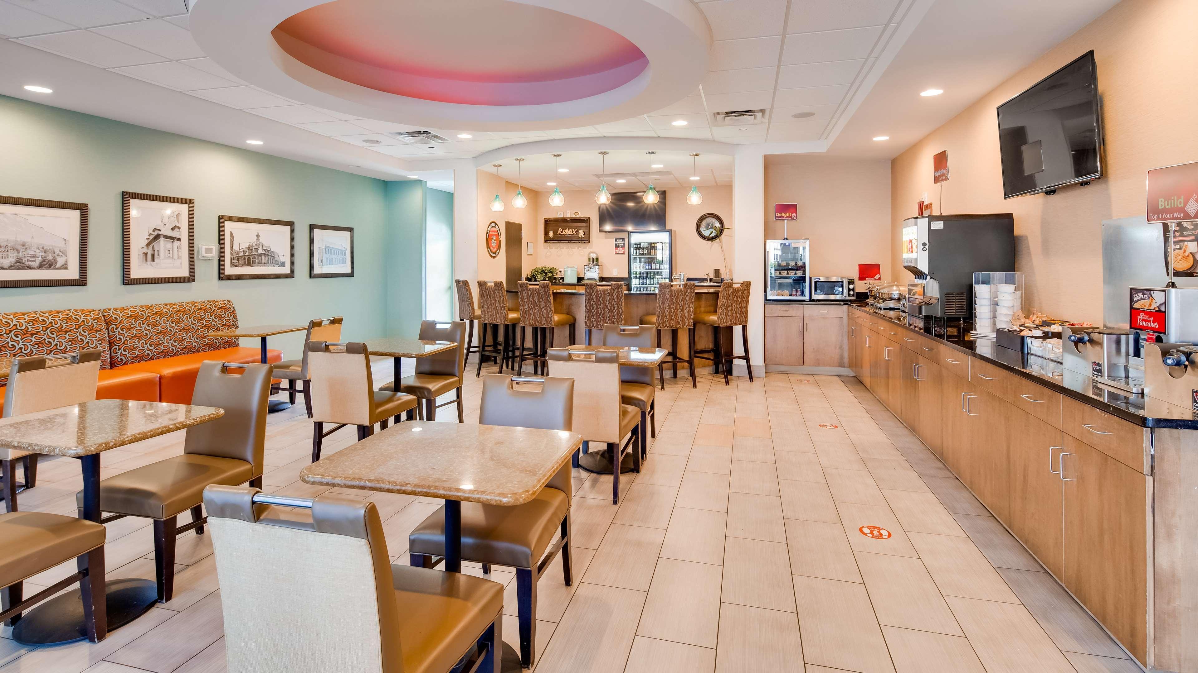 Best Western Plus Atrium Inn & Suites Кларксвилл Экстерьер фото