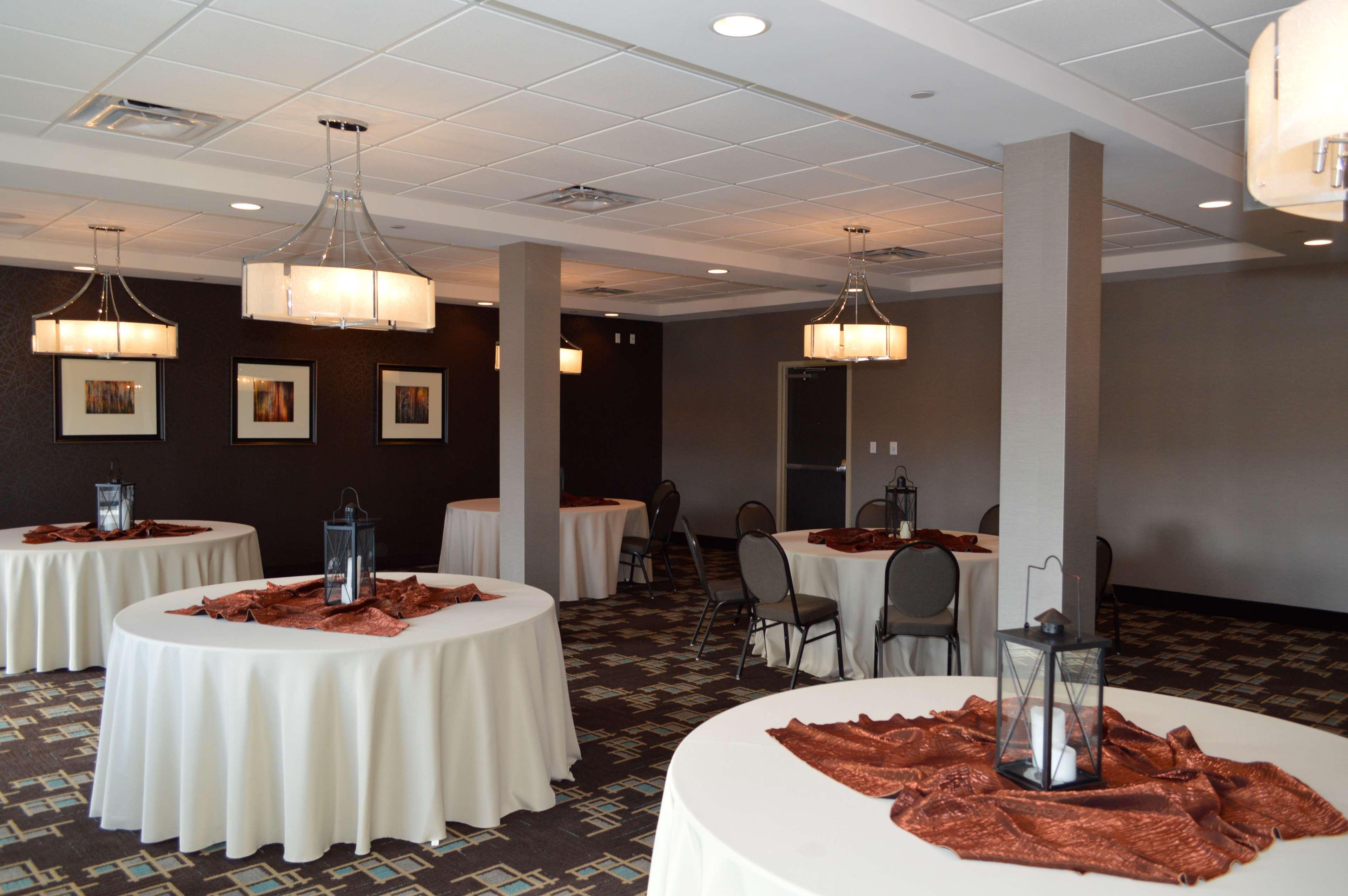 Best Western Plus Atrium Inn & Suites Кларксвилл Экстерьер фото