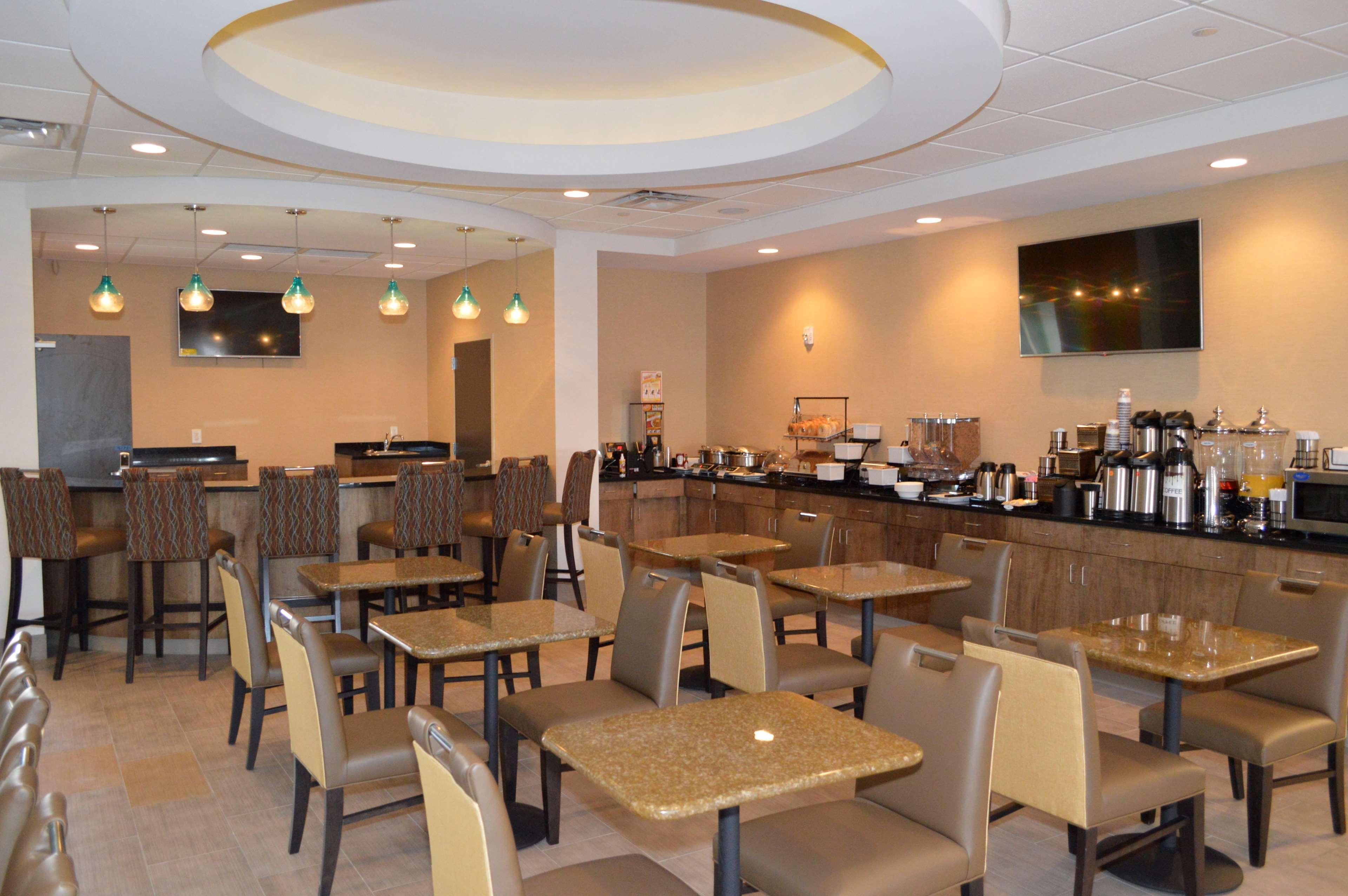 Best Western Plus Atrium Inn & Suites Кларксвилл Экстерьер фото