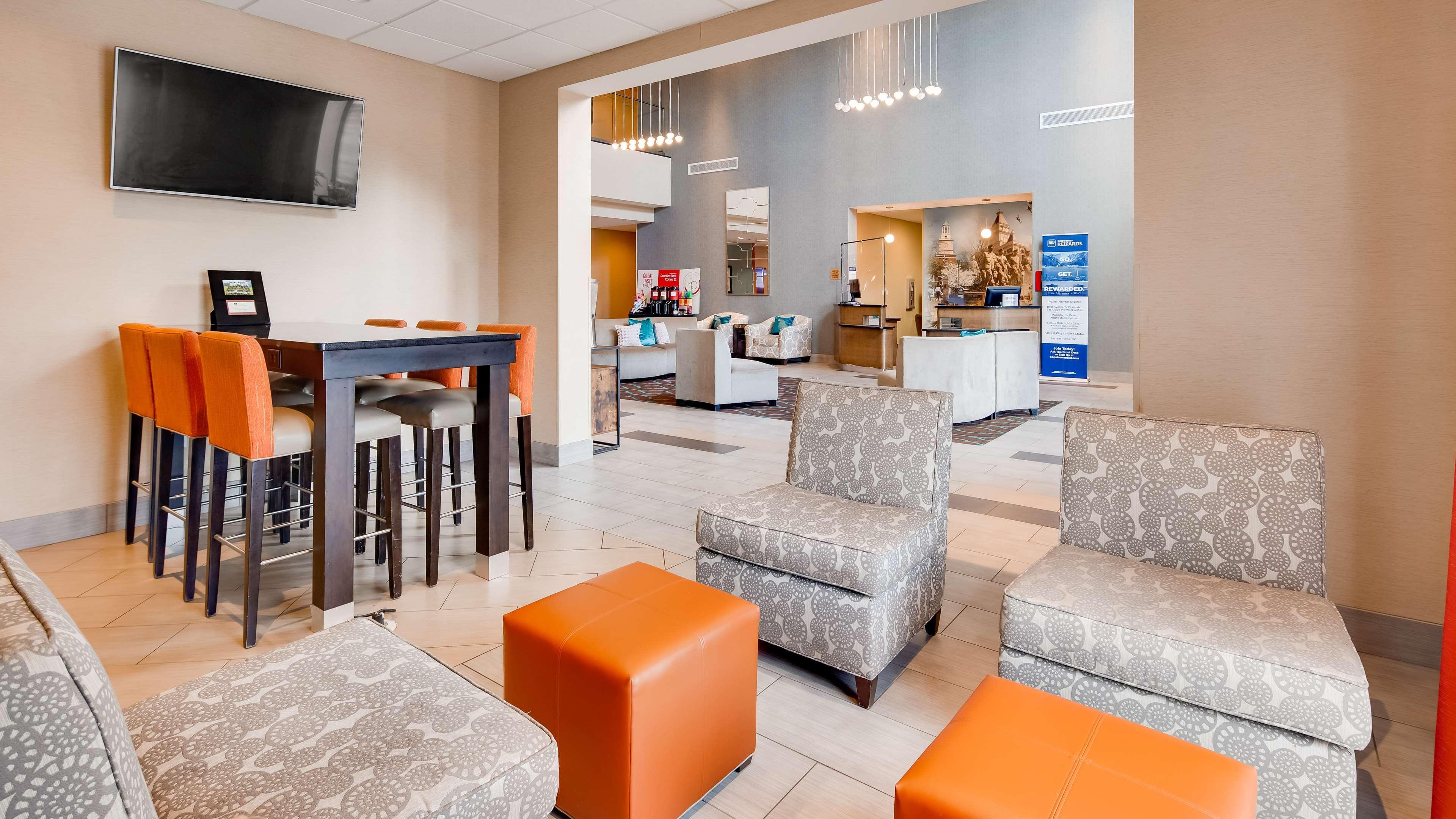 Best Western Plus Atrium Inn & Suites Кларксвилл Экстерьер фото